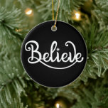 Ornamento De Cerâmica Natal personalizado minimalista com Na moda modern<br><div class="desc">Aceite o encantamento da temporada de festas com nosso Na moda de Natal personalizado minimalista moderno. Este ornamento é a adição perfeita à sua árvore, capturando a essência do Natal em uma design moderna e contemporânea. Apresentando um esquema de cores preto e branco e adornada com Papai Noel e renas,...</div>