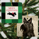 Ornamento De Cerâmica Natal Scottie Dog Photo Buffalo Xadrez Green<br><div class="desc">Um design de Natal tradicional, pronto para personalizar com seu próprio texto e foto. Este ornamento festivo cerâmico apresenta uma verificação de Xadrez de Buffalo e uma ilustração ao estilo de vintage de um Cachorro Scottie. No verso do modelo, você pode adicionar sua própria foto favorita. Perfeito para fotografias de...</div>