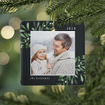 Ornamento De Cerâmica Naturalmente Joyful | Foto Personalizada Botânica<br><div class="desc">Este feriado comemora um ano especial com este elegante Enfeites de natal personalizado. Graciosos manchas de cor-d-água pintada verde profunda,  mistério,  enquadram sua foto,  com seu nome e o ano. Adicione uma segunda foto ao verso.</div>