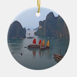 Ornamento De Cerâmica Navios de navegação na Baía de Ha Long - Vietna