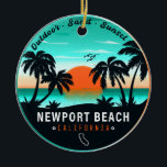 Ornamento De Cerâmica Newport Beach California Retro Sunset Souvenir 80<br><div class="desc">Newport Beach, Califórnia, Retro Sunset Souvenir, 60 anos. Newport Beach California Tropical Retro Sunset design. Encaixe-se na nostalgia de Newport Beach com nosso souvenir vintage, projetado especificamente para férias à beira-mar. Lembrando de uma era passada, este design encapsula a tranquilidade e beleza da enseada, servindo como um belo lembrete de...</div>