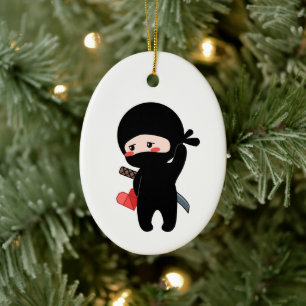 Ornamento De Cerâmica Ninja Tímido e Corado Segurando Coração de Papel d