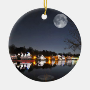 Ornamento De Cerâmica Noite Fria de Inverno na Fila de Banheiros