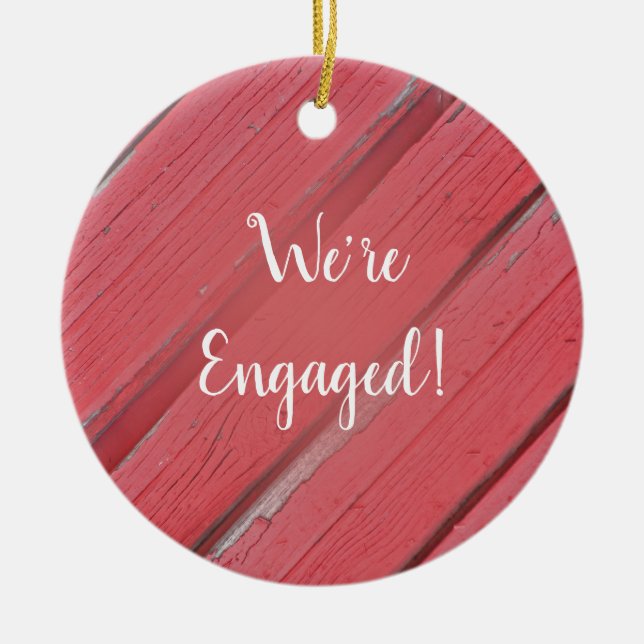 Ornamento De Cerâmica Noivado Russo de Madeira Red Barn (Frente)