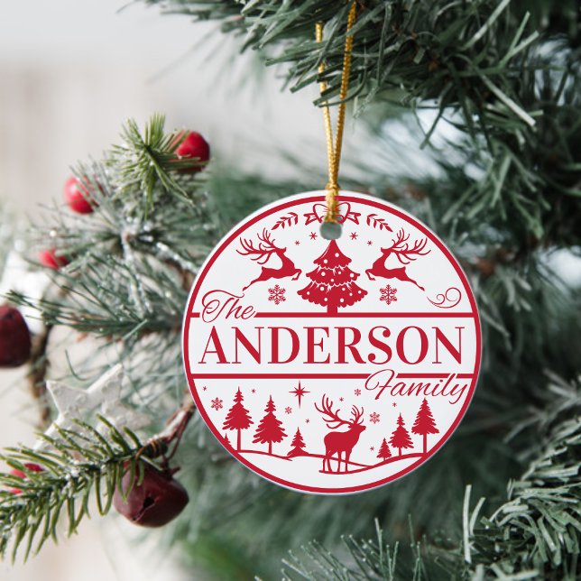 Ornamento De Cerâmica Nome da família Red and White Classic Custom Chris (Family Name Red and White Classic Custom Christmas Ceramic Ornament - Custom Color and Text!)