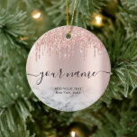 Ornamento De Cerâmica Nome de Script Chic Elegante de Unidades Glitter D<br><div class="desc">Rosa Dourado Glitter Drives de Lâmina Elegante Nome do Script Chic Nome do Ornament Cerâmico Graduação,  Natal,  Holiday Keepsawn,  Bridesmaid,  Chá Bride</div>