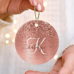 Ornamento De Cerâmica Nome do Monograma do Glitter Metálico Brutado Dour<br><div class="desc">Personalize facilmente esse design de ornamento chic moderno com brilho bonito de ouro rosa em um fundo metálico escovado de rosa dourado.</div>