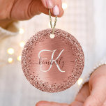 Ornamento De Cerâmica Nome do Monograma do Glitter Metálico Brutado Dour<br><div class="desc">Personalize facilmente esse design de ornamento de cerâmica em moda,  apresentando bonito cintilação de ouro rosa em um fundo metálico escovado de ouro rosa.</div>