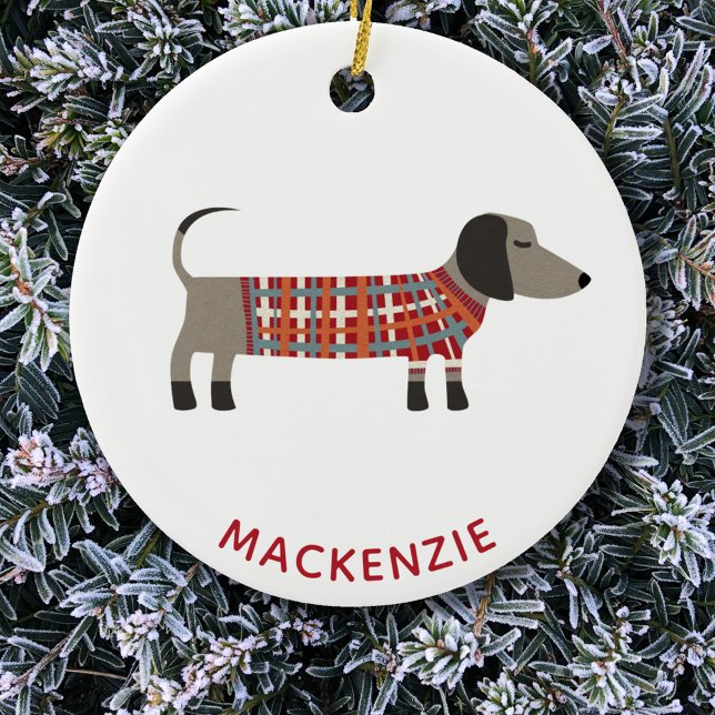 Ornamento De Cerâmica Nome Personalizado do Cão de Enchimento (Dachshund Wiener Sausage Dog fun personalized name Christmas ornament)