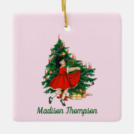 Ornamento De Cerâmica Nome Personalizado Retro Christmas Girl Tree Rosa