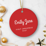 Ornamento De Cerâmica Nome Personalizado Vermelho Simples e Cinto Natal<br><div class="desc">Celebrar um marco especial com este primeiro ornamento de Natal, com um simples e fofo design em vermelho festivo. Personalizado com um nome, este ornamento cerâmico é o perfeito guardião para comemorar juntos o primeiro Natal de um bebê ou o feriado de um novo casal. O seu charme minimalista acrescenta...</div>