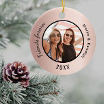 Ornamento De Cerâmica Nomes de fotografias de melhores amigos rosa gold<br><div class="desc">Personalize e adicione sua própria foto. Um fundo de gradiente rosa ouro. Adicione seus nomes e ano. Texto preto.</div>