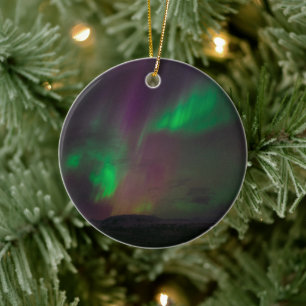 Ornamento De Cerâmica Norte Aurora Borealis ilumina o céu ártico noturno