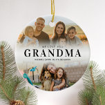Ornamento De Cerâmica Nós Te Amo Vovó Personalizada 2 Foto<br><div class="desc">Digamos que te amamos a vovó neste feriado com um enfeite personalizado de presente de Natal com 2 das suas fotos favoritas e nomes de netos. Todo texto neste design é editável para que você possa adicionar sua própria mensagem ou texto. Disponível em diversas cores,  estilos e produtos.</div>