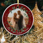 Ornamento De Cerâmica Nossa Primeira Árvore de Natal Casada de Natal<br><div class="desc">Personalize esta decoração da árvore de Natal Romântica Burgundy com fotos,  adicionando seus nomes,  data e foto. Uma forma excelente de celebrar seu Primeiro Natal Casado e Criar Memórias Especiais,  com um significativo Manejo de Keepsasaokê.</div>