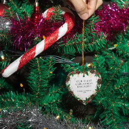 Ornamento De Cerâmica Nossa primeira Coroa de Natal Engajada Foto de Pin