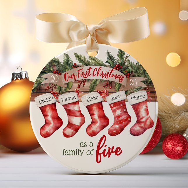 Ornamento De Cerâmica Nossa Primeira Família de Natal de 5 Reservas Pers (Cute personalized name stockings our first Christmas as a family of five, year, baby's 1st ornament)