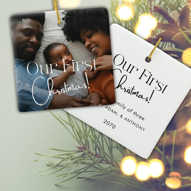 Ornamento De Cerâmica Nossa Primeira Foto de Natal - Caligrafia Minimali (Criador carregado)