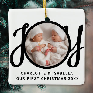 Ornamento De Cerâmica Nossa Primeira Foto de Natal Gêmeos Alegria Preto
