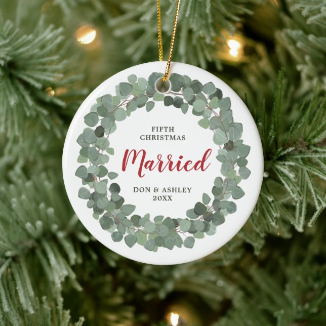 Ornamento De Cerâmica Nosso 5 de Natal Casado com Sage Verde Personaliza (Árvore)