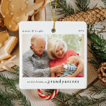 Ornamento De Cerâmica Nosso Natal de 1rua como Avós Foto Keepsasasakê<br><div class="desc">Ajude-os a celebrar a chegada do seu primeiro neto com este ornamento moderno minimalista de manutenção de fotos. O texto lê "Nosso primeiro Natal como avós", feliz e brilhante e o ano. Simplesmente faça o upload de uma imagem com sua foto favorita e faça o perfeito pequeno presente de guardião...</div>