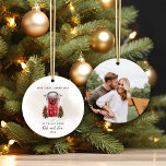 Ornamento De Cerâmica Nosso primeiro Casal de porta vermelha de Natal<br><div class="desc">Este ornamento será uma bela adição à sua árvore. Use o formulário modelo para adicionar sua personalização e foto.</div>