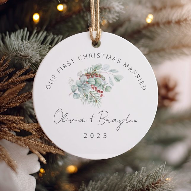 Ornamento De Cerâmica Nosso Primeiro Natal Casado com Eucalyptus (Criador carregado)
