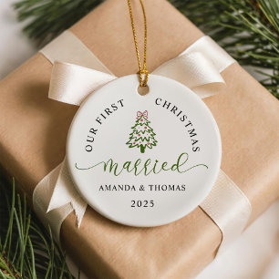 Ornamento De Cerâmica Nosso Primeiro Natal Casados Foto Moderna
