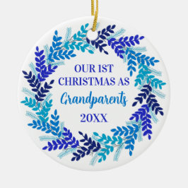 Ornamento De Cerâmica Nosso Primeiro Natal como Avós Blue Wreath