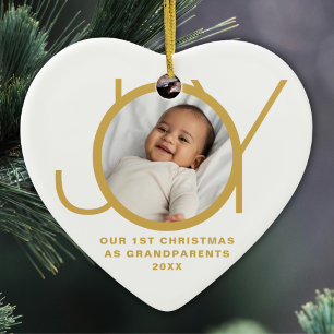 Ornamento De Cerâmica Nosso Primeiro Natal Como Avós Foto Alegria