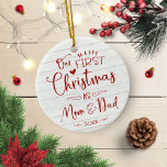 Ornamento De Cerâmica Nosso Primeiro Natal Como Mãe E Pai Farmhouse<br><div class="desc">O Nosso Primeiro Natal Como Mãe E Pai Farmhouse Cerâmica</div>