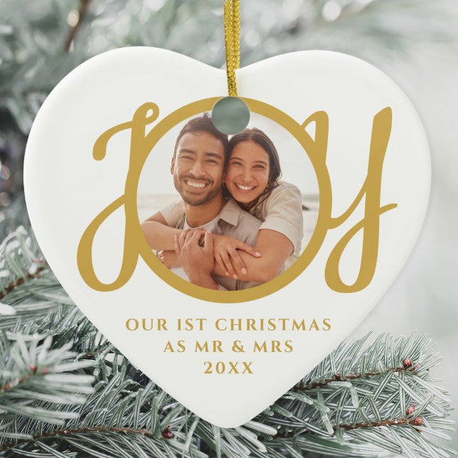 Ornamento De Cerâmica Nosso Primeiro Natal Como Script Dourado Do Sr & S (Criador carregado)