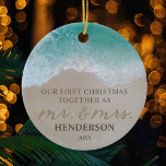 Ornamento De Cerâmica Nosso Primeiro Natal como Sr. & Sra. Beach<br><div class="desc">O natal personalizado de 1rua como ornamento de recém-casados apresentando uma costa arenosa tropical,  mar azul turquesa,  o bonito ditado "nosso primeiro natal juntos como sr. & mrs." parcialmente escrito na areia,  no nome da sua família e no ano.</div>