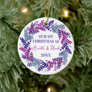 Ornamento De Cerâmica Nosso primeiro Natal como tia e tio Purple Wreath