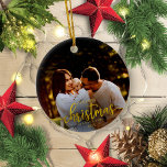 Ornamento De Cerâmica Nosso Primeiro Natal Como Uma Família De 3 Folhas<br><div class="desc">Nosso Primeiro Natal Como Uma Família De 3 Serras De Ouro</div>