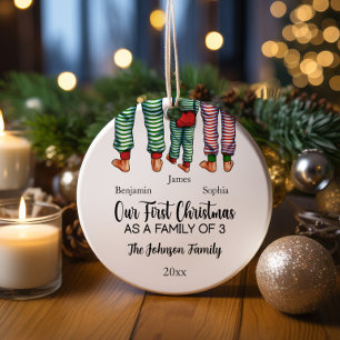 Ornamento De Cerâmica Nosso Primeiro Natal como uma família de 3 nomes p