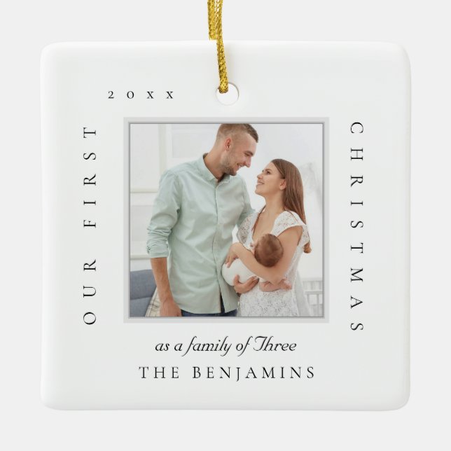 Ornamento De Cerâmica Nosso Primeiro Natal Como Uma Família De Fotos De  (Frente)