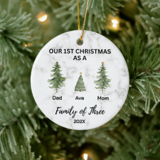Ornamento De Cerâmica Nosso Primeiro Natal como uma Família dos Três