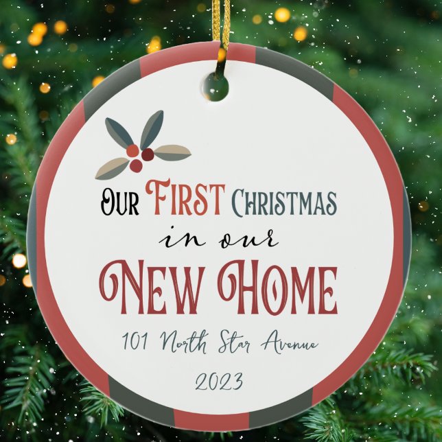 Ornamento De Cerâmica Nosso Primeiro Natal em nossa Nova Casa (Celebrate the joy and excitement of your first Christmas in your new home with our personalized orna)