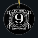 Ornamento De Cerâmica Nove anos Aniversário de casamento da Potássio<br><div class="desc">Nove anos,  design de aniversário de cerâmica negra e branca. Se você quiser alguma ajuda para personalizar este design,  por favor,  entre em contato comigo,  eles podem pedir a este botão do designer,  logo abaixo deste texto.</div>