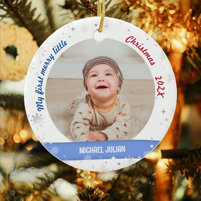 Ornamento De Cerâmica Novo Bebê 2 Fotos Minha Primeira Feliz Pequeno Nat (Cute Modern Elegant Personalized My First Merry Little Christmas Baby Boy 2 Photos Snowflakes)