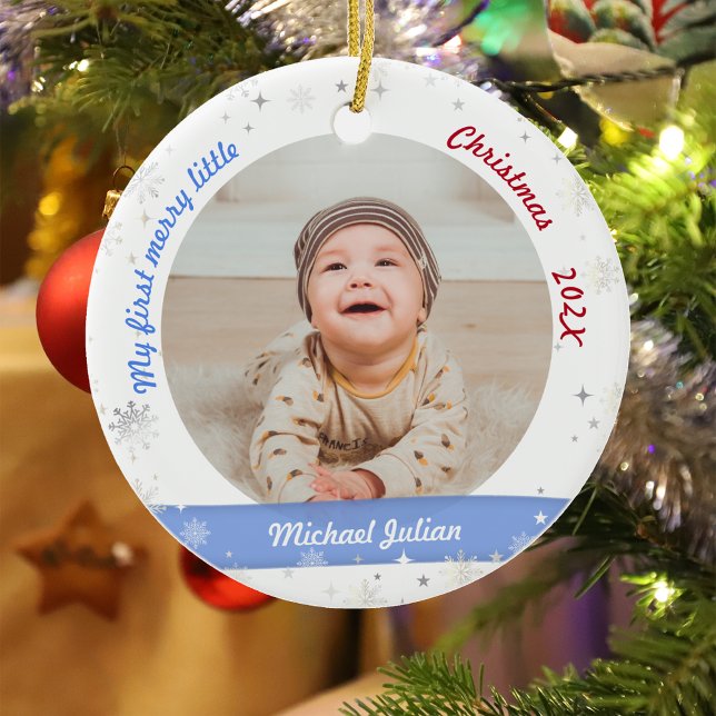 Ornamento De Cerâmica Novo Bebê 2 Fotos Minha Primeira Feliz Pequeno Nat (Modern Elegant Cute My First Merry Little Christmas Baby Boy Personalized Name 2 Photos Snowflakes )