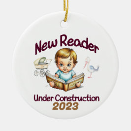 Ornamento De Cerâmica Novo Leitor Em Construção