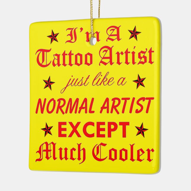 Ornamento De Cerâmica O artista profissional do tatuagem gosta de um (Esquerda)