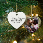 Ornamento De Cerâmica O Coração de Casamento Arrows, Sr. Newlywing Foto<br><div class="desc">O Sr. e a Sra. Ornações de Foto do Noivado Newlywing personalizados com seu sobrenome,  data de casamento e foto! Fácil de personalizar para o presente perfeito para casamentos,  aniversários,  primeiro Natal,  noivado,  etc. Entre em contato conosco em cedarandstring@gmail.com se precisar de assistência com o design ou produtos correspondentes.</div>