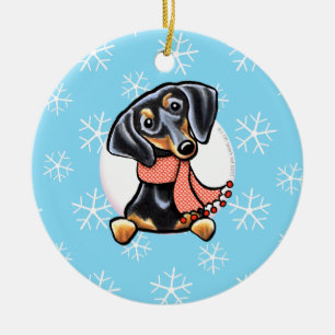Ornamento De Cerâmica O Dachshund preto liso de Tan deixou-o nevar