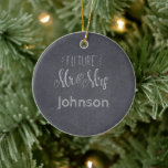 Ornamento De Cerâmica O futuro Sr. e Sra. Surname Chalkboard com Data<br><div class="desc">design de Natal de Chalkboard para o futuro casal casado.
Personalize com apelido e data de casamento.</div>