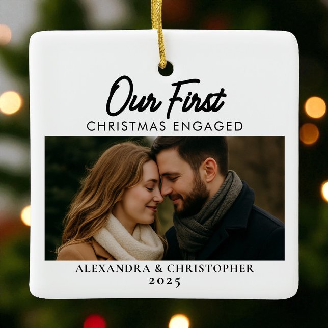 Ornamento De Cerâmica O nosso primeiro Natal engajado 2025 minimal moder (Criador carregado)