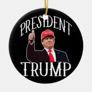 Ornamento De Cerâmica O presidente Donald Trump Red Hat manuseia acima
