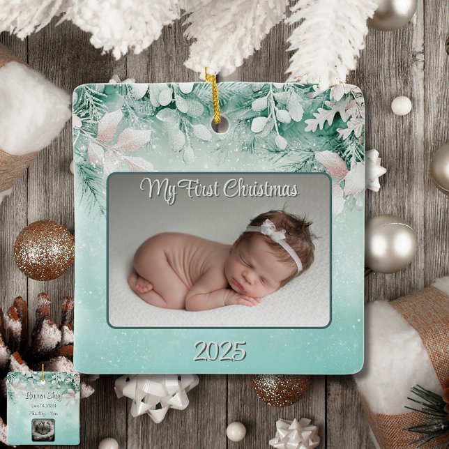 Ornamento De Cerâmica O primeiro Natal do Bebê é verde/teal (Criador carregado)